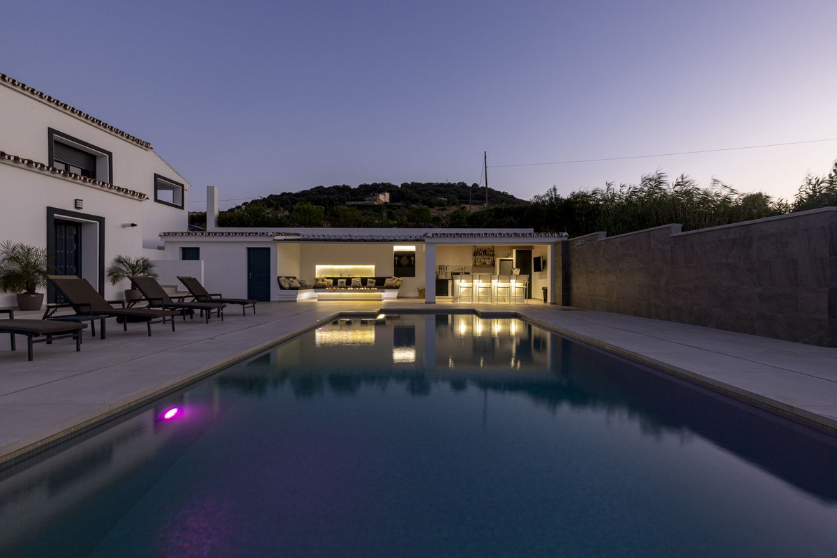 Se vende Villa - Chalet de 4 dormitorios en Costa Del Sol, Málaga, España