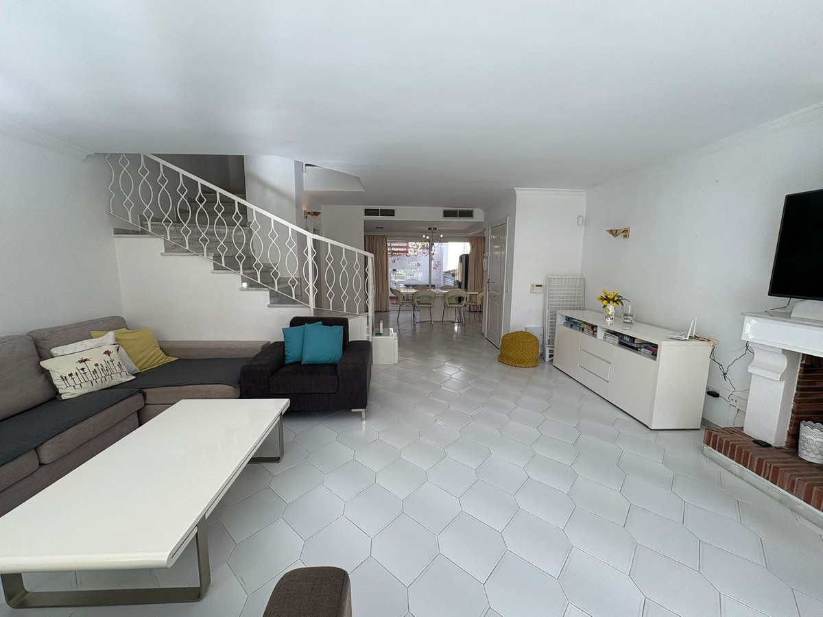 Se vende Pareada de 3 dormitorios en Costa Del Sol, Málaga, España
