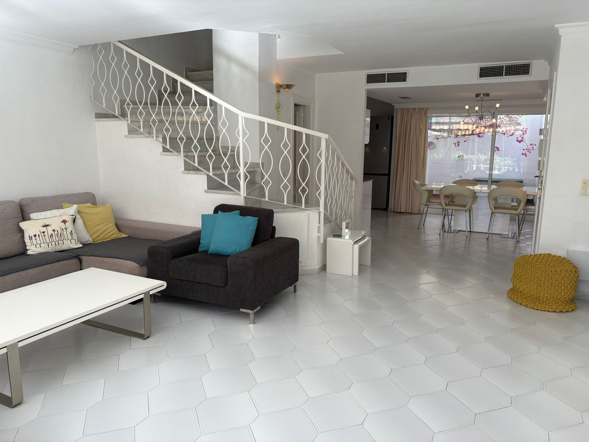 Se vende Pareada de 3 dormitorios en Costa Del Sol, Málaga, España