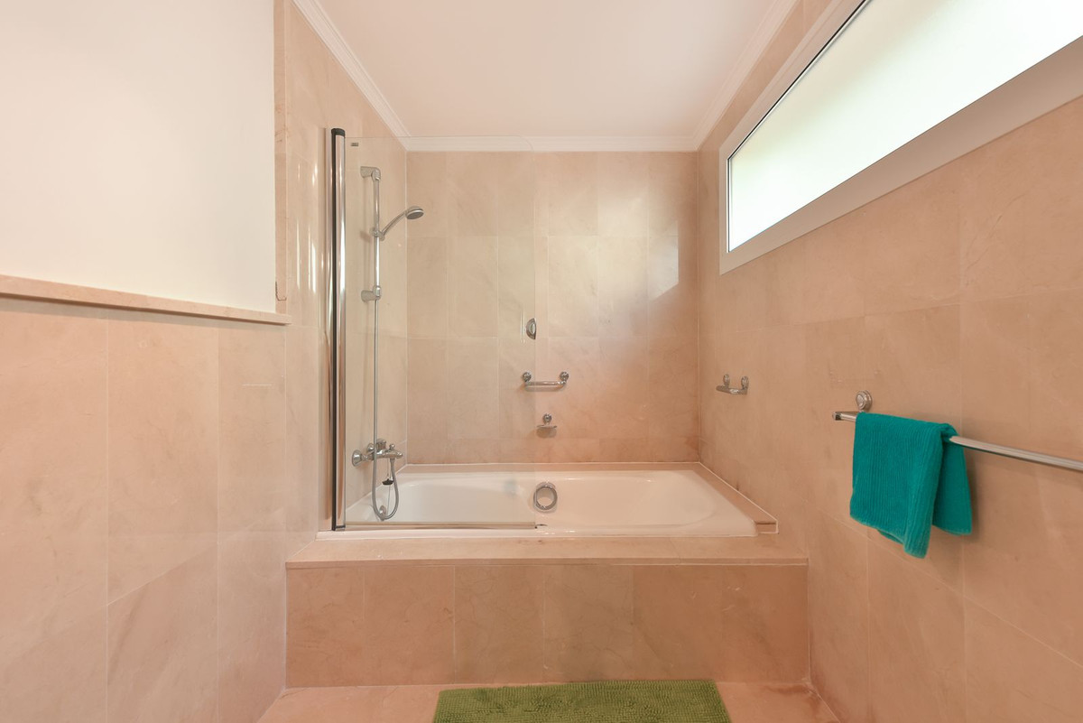 Se vende Villa - Chalet de 3 dormitorios en Costa Del Sol, Málaga, España