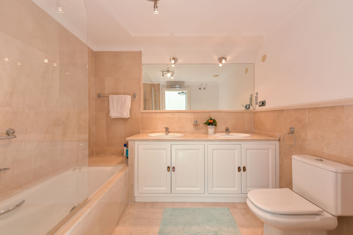 Se vende Villa - Chalet de 3 dormitorios en Costa Del Sol, Málaga, España