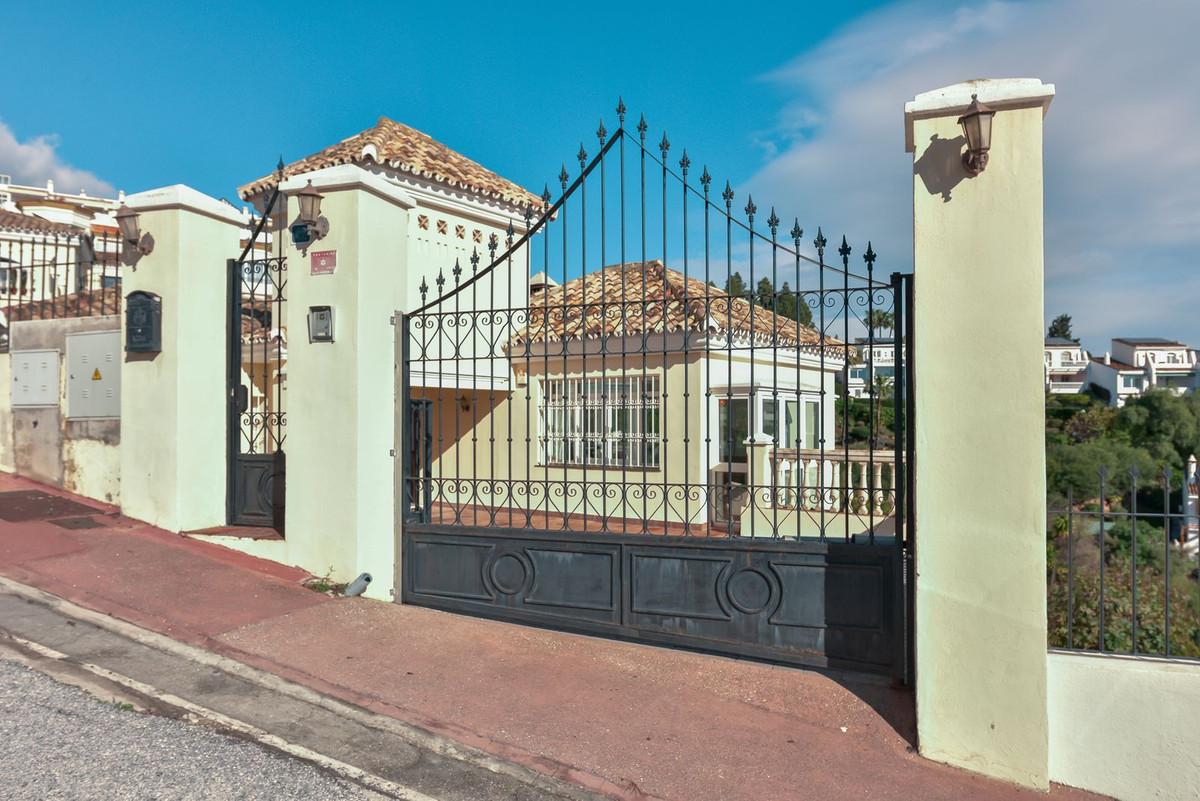 Se vende Villa - Chalet de 3 dormitorios en Costa Del Sol, Málaga, España