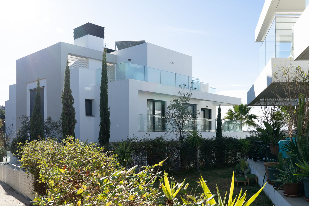 3 Bed Apartment for sale in Estepona Costa Del Sol, Málaga, Spain