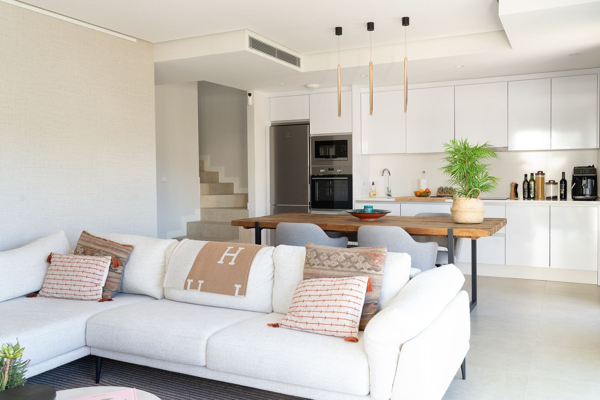 3 Bed Apartment for sale in Estepona Costa Del Sol, Málaga, Spain