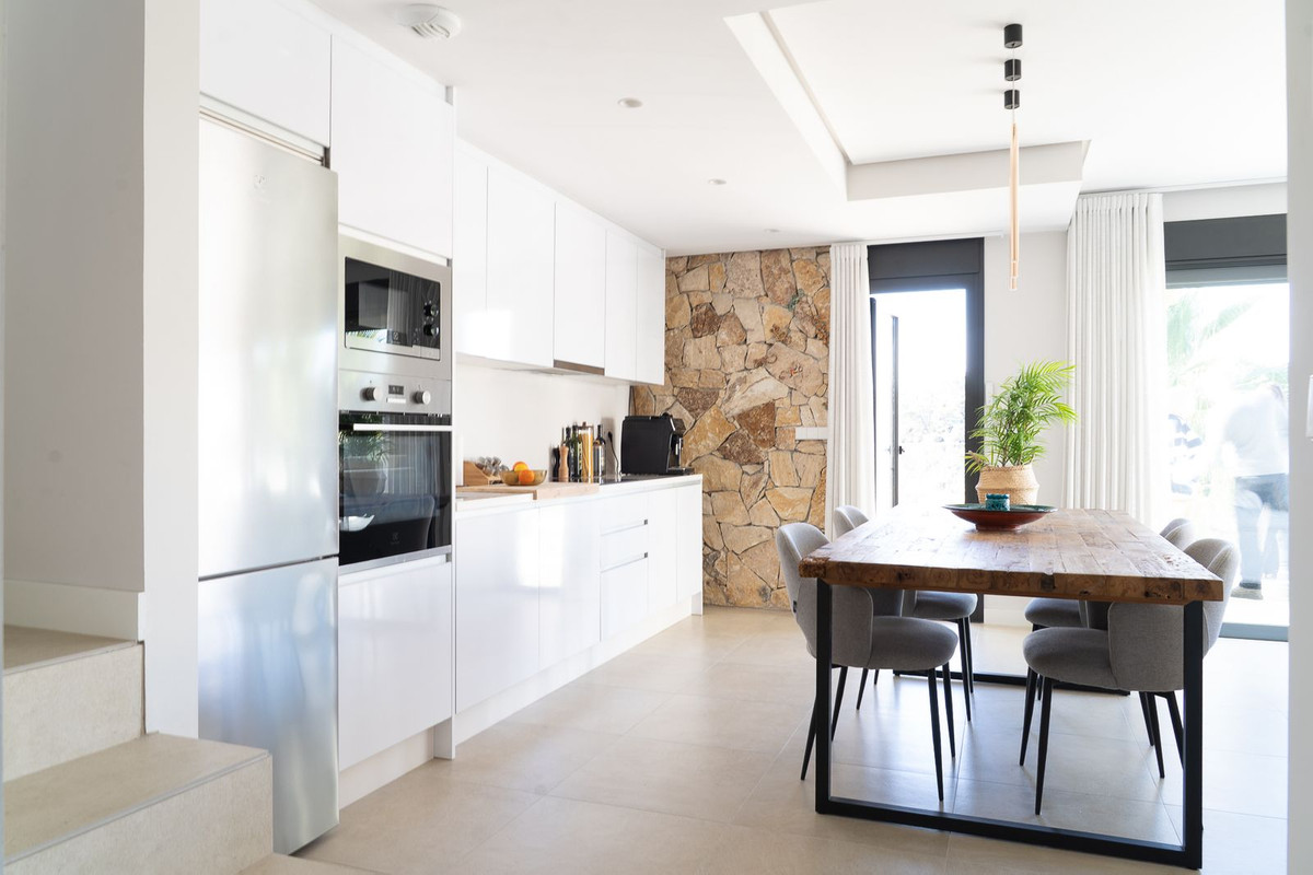 3 Bed Apartment for sale in Estepona Costa Del Sol, Málaga, Spain
