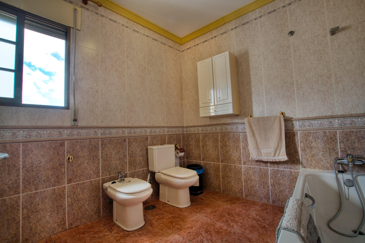 Se vende Villa - Chalet de 4 dormitorios en Costa Del Sol East, Málaga, España