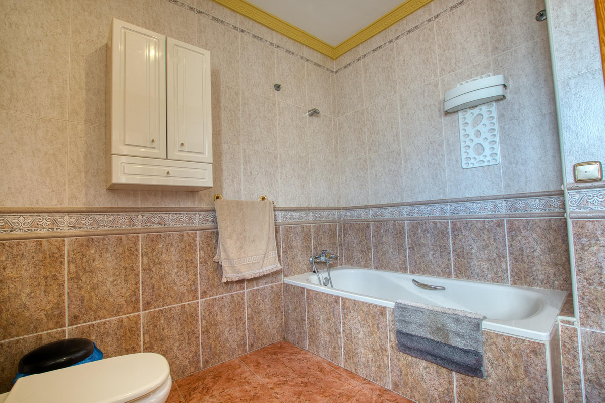 Se vende Villa - Chalet de 4 dormitorios en Costa Del Sol East, Málaga, España