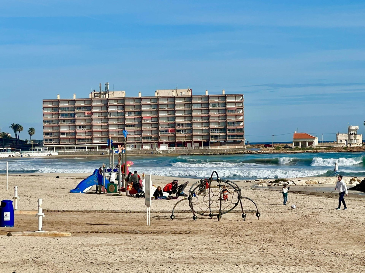 Se vende Apartamento Planta Media de 3 dormitorios en Costa Blanca, Alicante, España