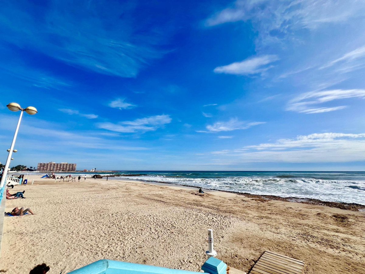 Se vende Apartamento Planta Media de 3 dormitorios en Costa Blanca, Alicante, España