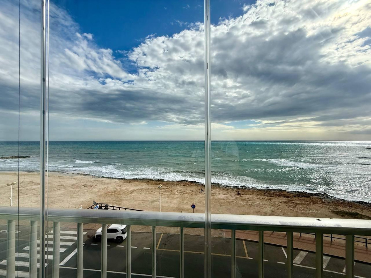Se vende Apartamento Planta Media de 3 dormitorios en Costa Blanca, Alicante, España