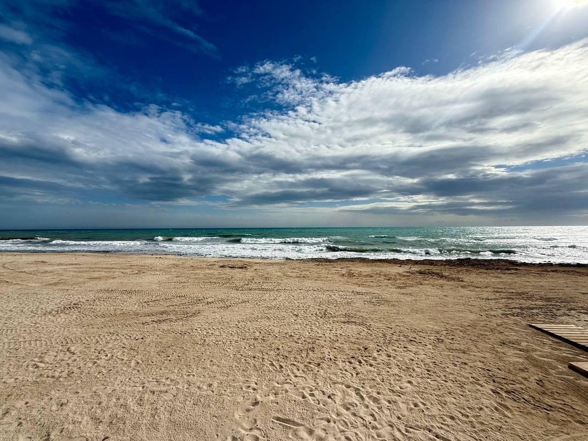 Se vende Apartamento Planta Media de 3 dormitorios en Costa Blanca, Alicante, España