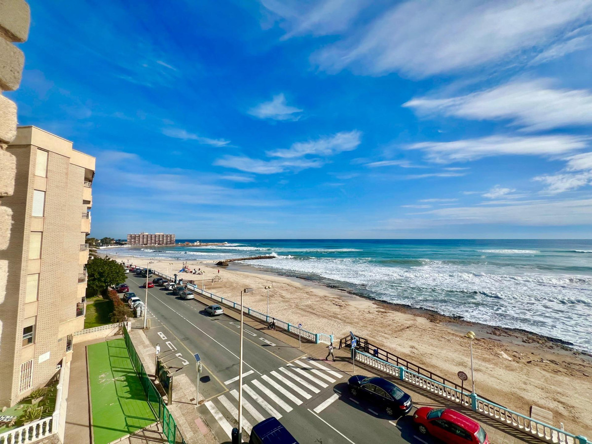 Se vende Apartamento Planta Media de 3 dormitorios en Costa Blanca, Alicante, España