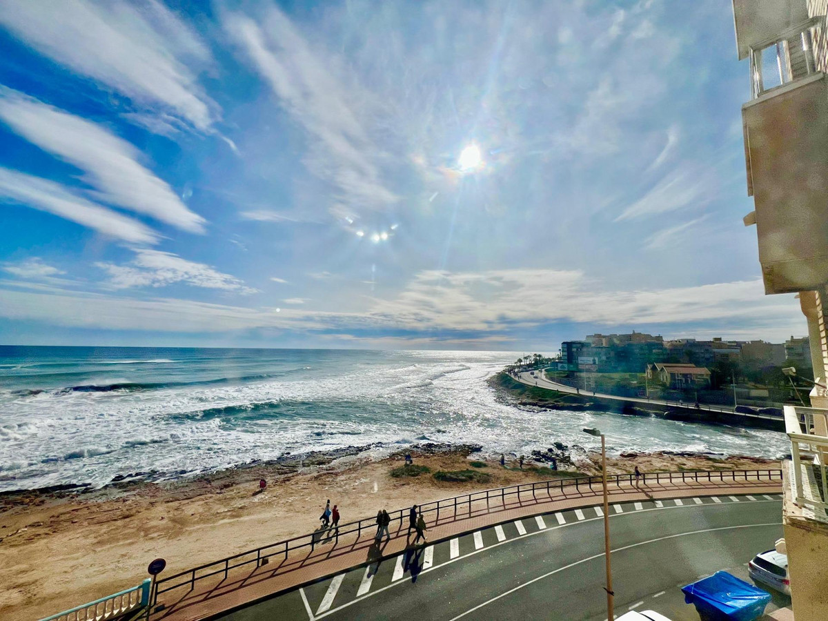 Se vende Apartamento Planta Media de 3 dormitorios en Costa Blanca, Alicante, España