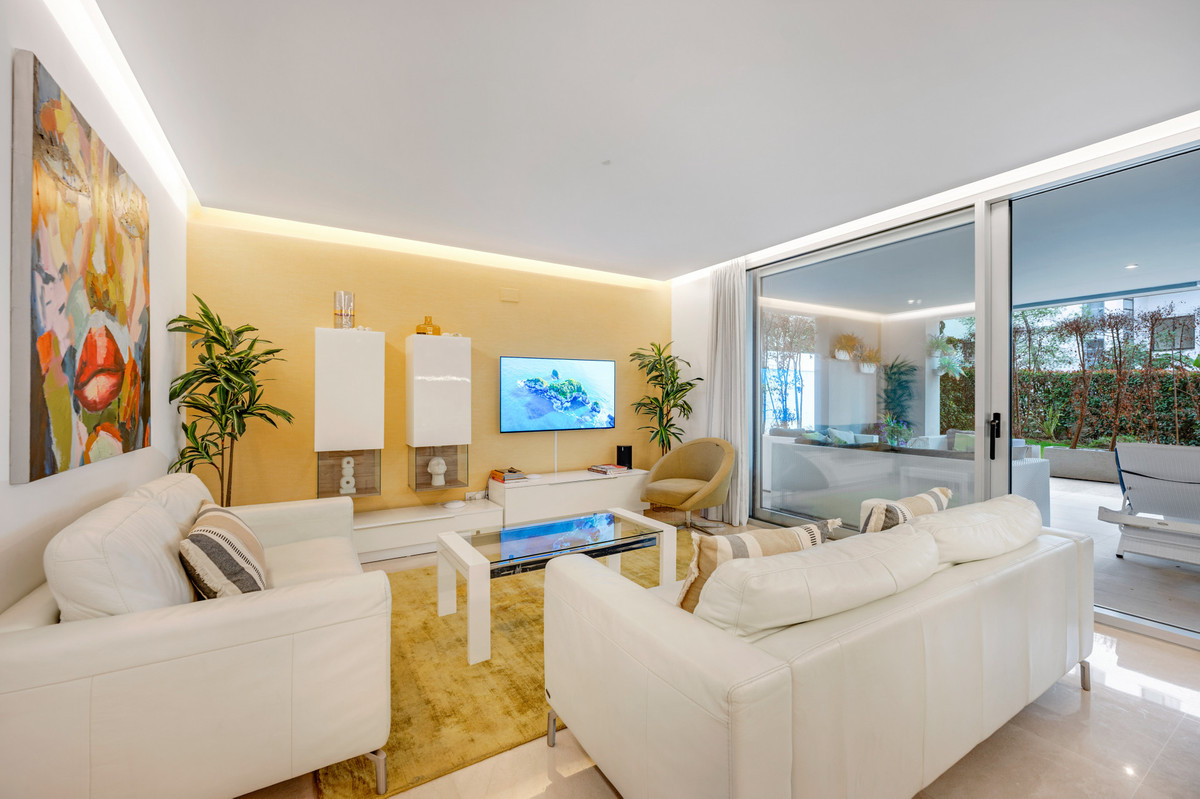 3 Bed Apartment for sale in Puerto Banús Costa Del Sol, Málaga, Spain