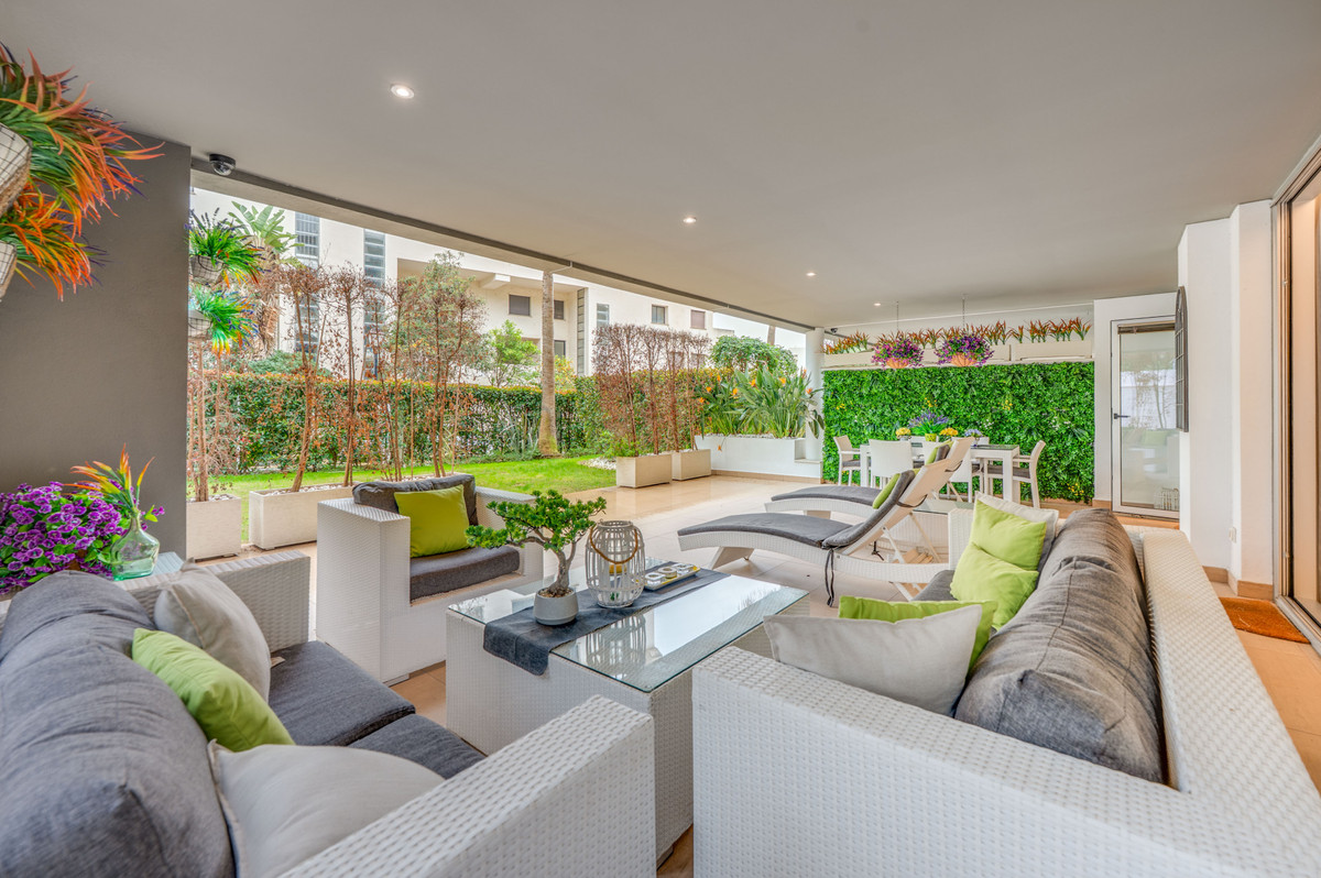 3 Bed Apartment for sale in Puerto Banús Costa Del Sol, Málaga, Spain