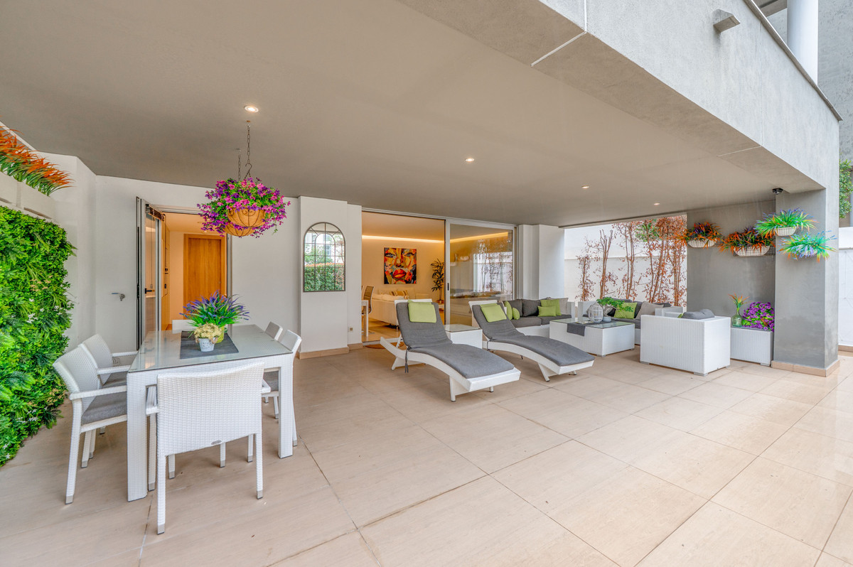3 Bed Apartment for sale in Puerto Banús Costa Del Sol, Málaga, Spain
