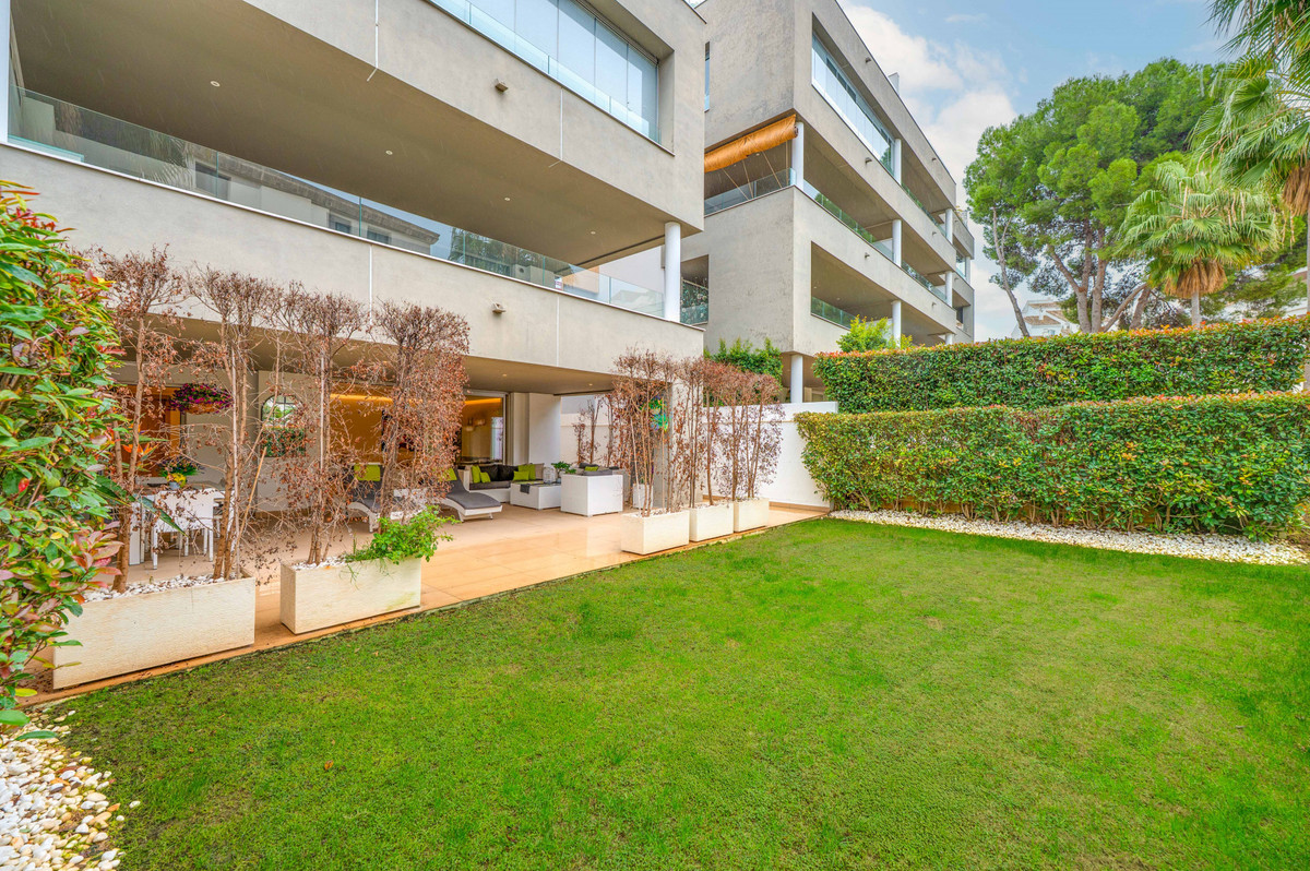 3 Bed Apartment for sale in Puerto Banús Costa Del Sol, Málaga, Spain