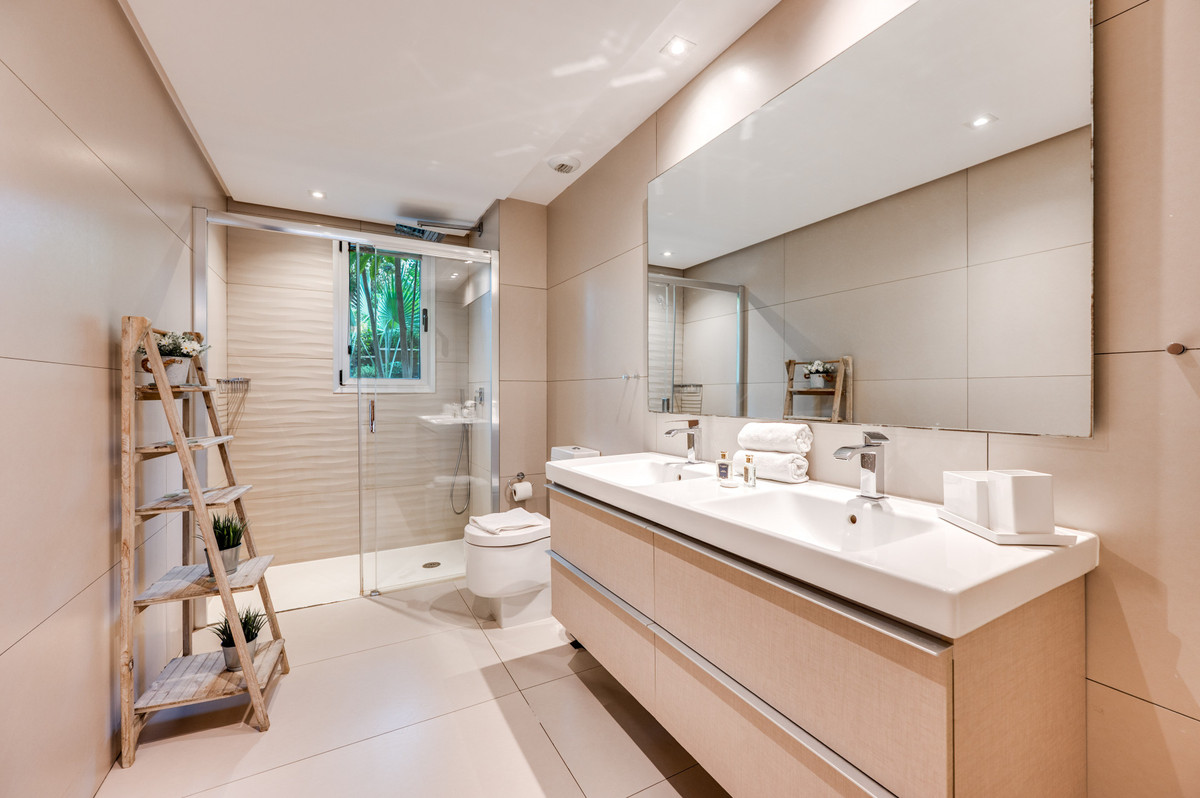 3 Bed Apartment for sale in Puerto Banús Costa Del Sol, Málaga, Spain