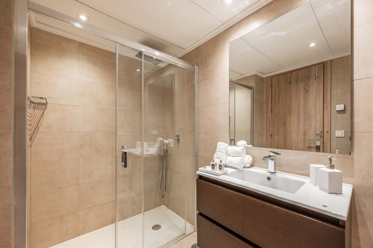 3 Bed Apartment for sale in Puerto Banús Costa Del Sol, Málaga, Spain