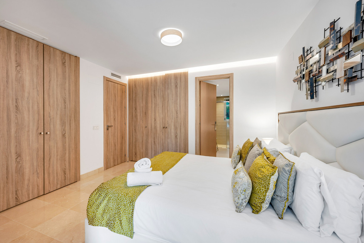3 Bed Apartment for sale in Puerto Banús Costa Del Sol, Málaga, Spain
