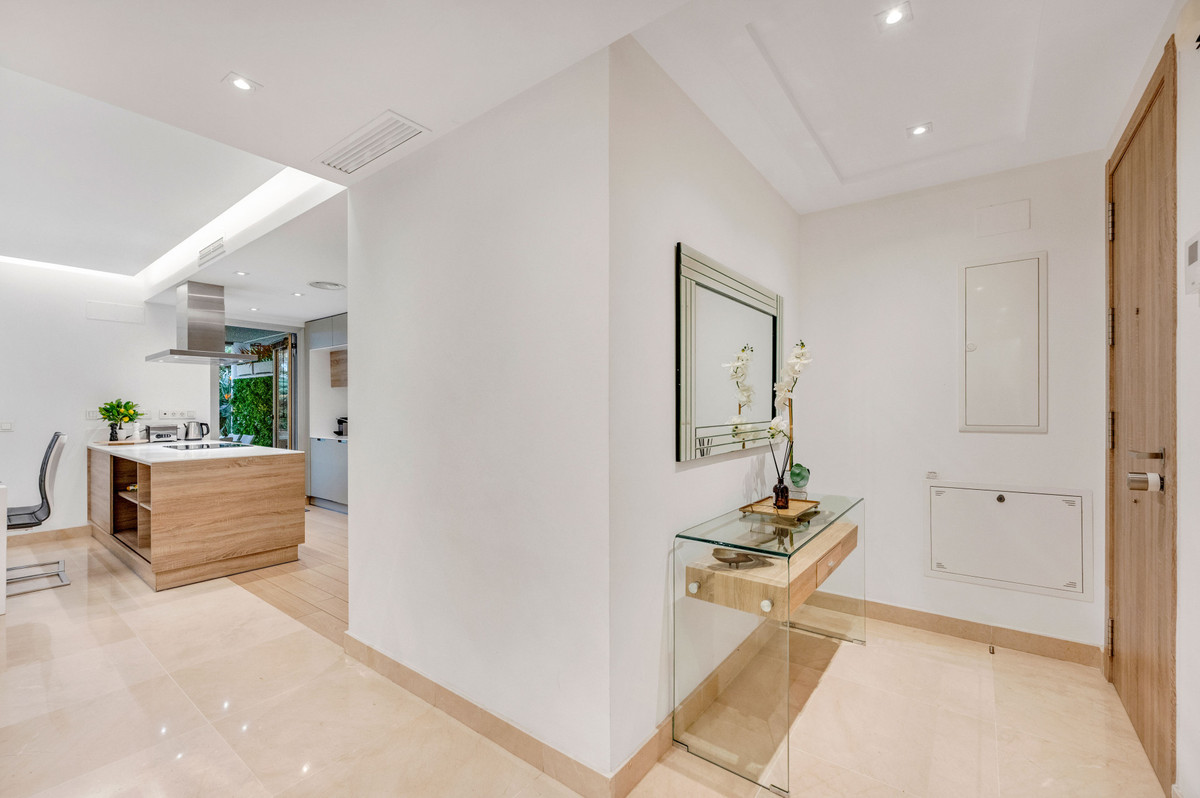 3 Bed Apartment for sale in Puerto Banús Costa Del Sol, Málaga, Spain