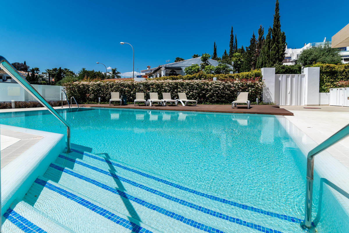 3 Bed Apartment for sale in Puerto Banús Costa Del Sol, Málaga, Spain