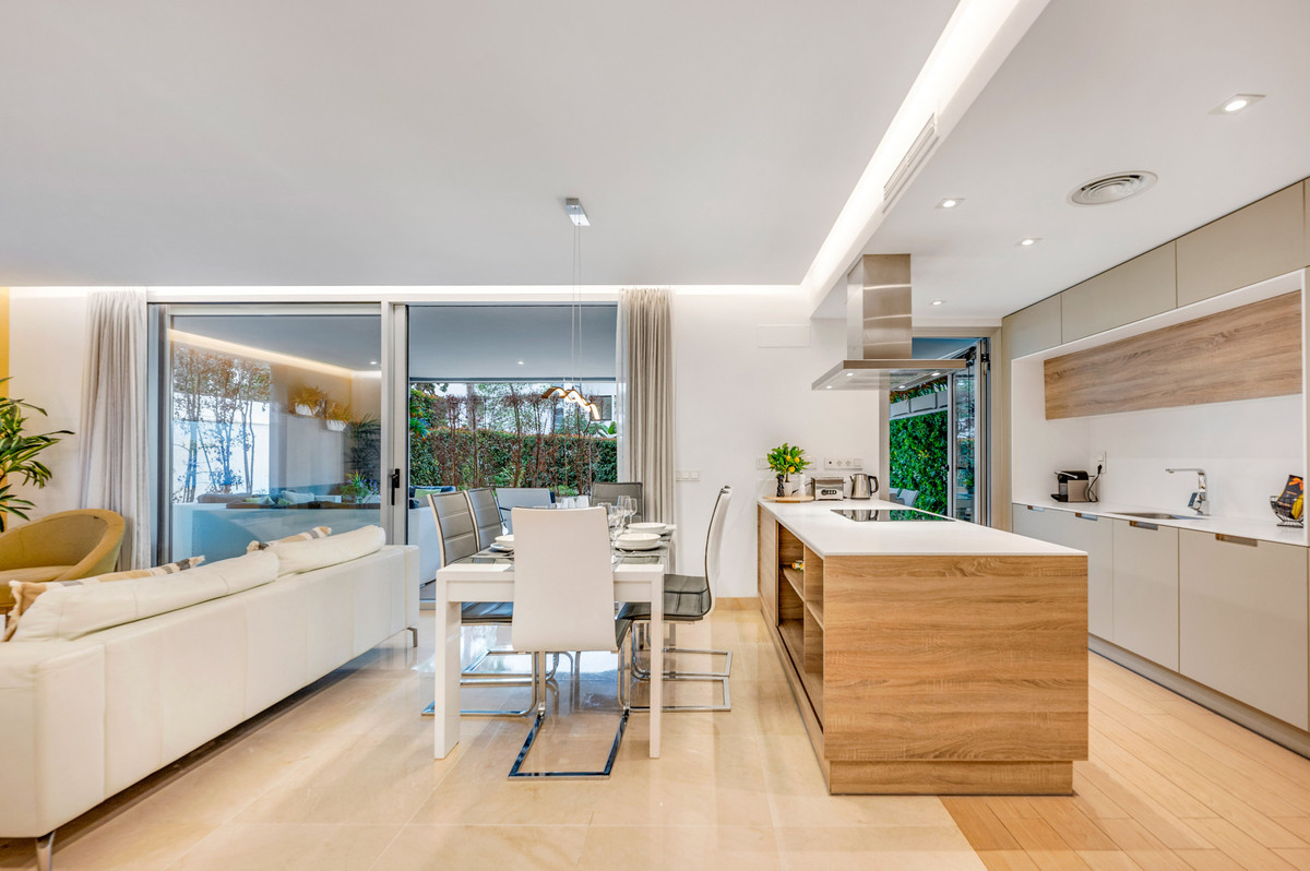 3 Bed Apartment for sale in Puerto Banús Costa Del Sol, Málaga, Spain