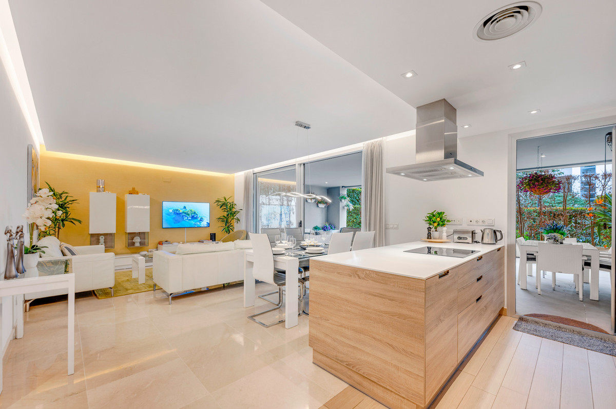 3 Bed Apartment for sale in Puerto Banús Costa Del Sol, Málaga, Spain