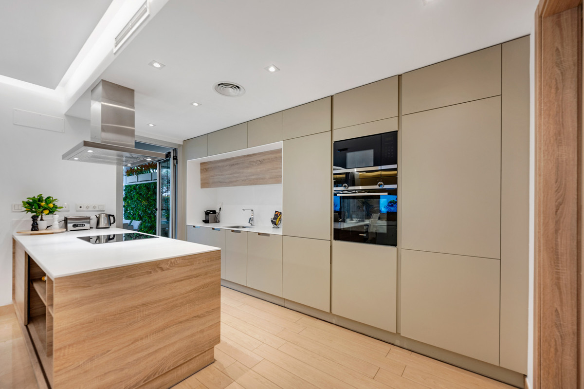 3 Bed Apartment for sale in Puerto Banús Costa Del Sol, Málaga, Spain
