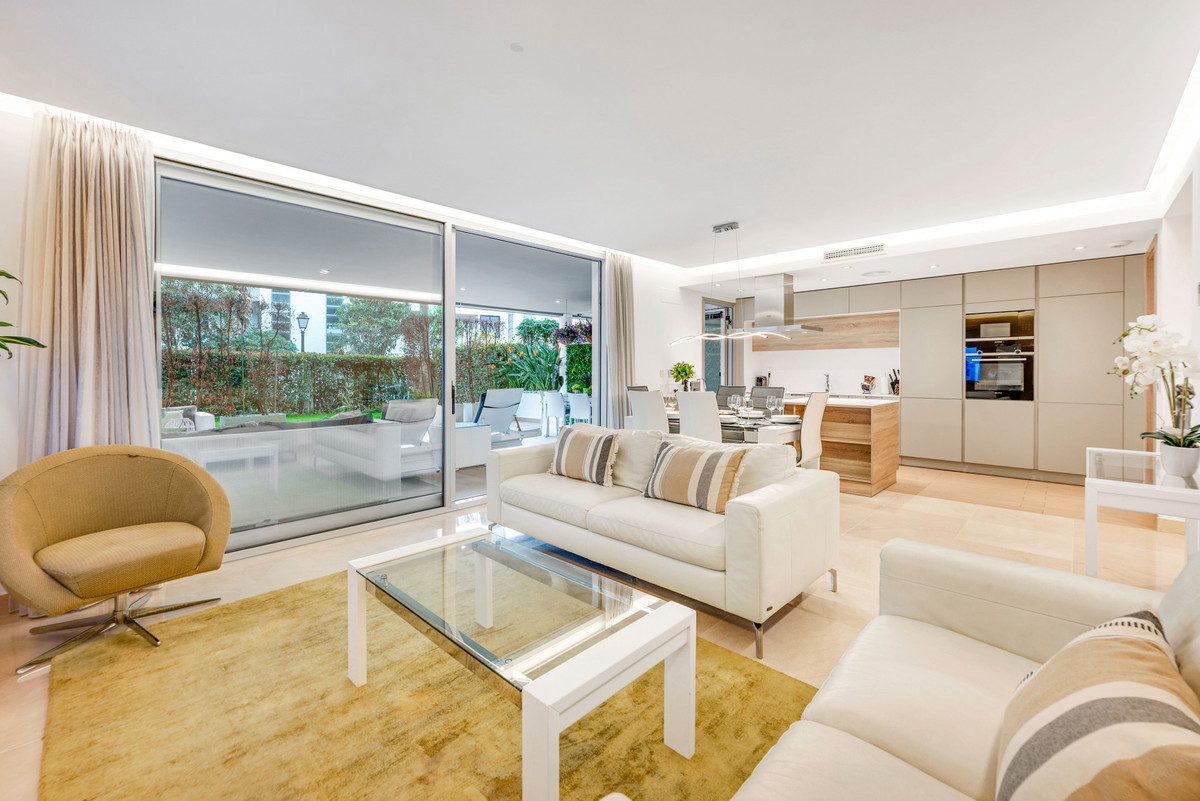 3 Bed Apartment for sale in Puerto Banús Costa Del Sol, Málaga, Spain