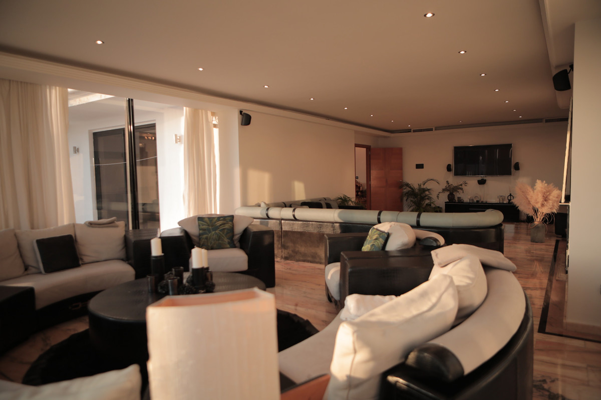 8 Bed Townhouse for sale in Artola Costa Del Sol, Málaga, Spain