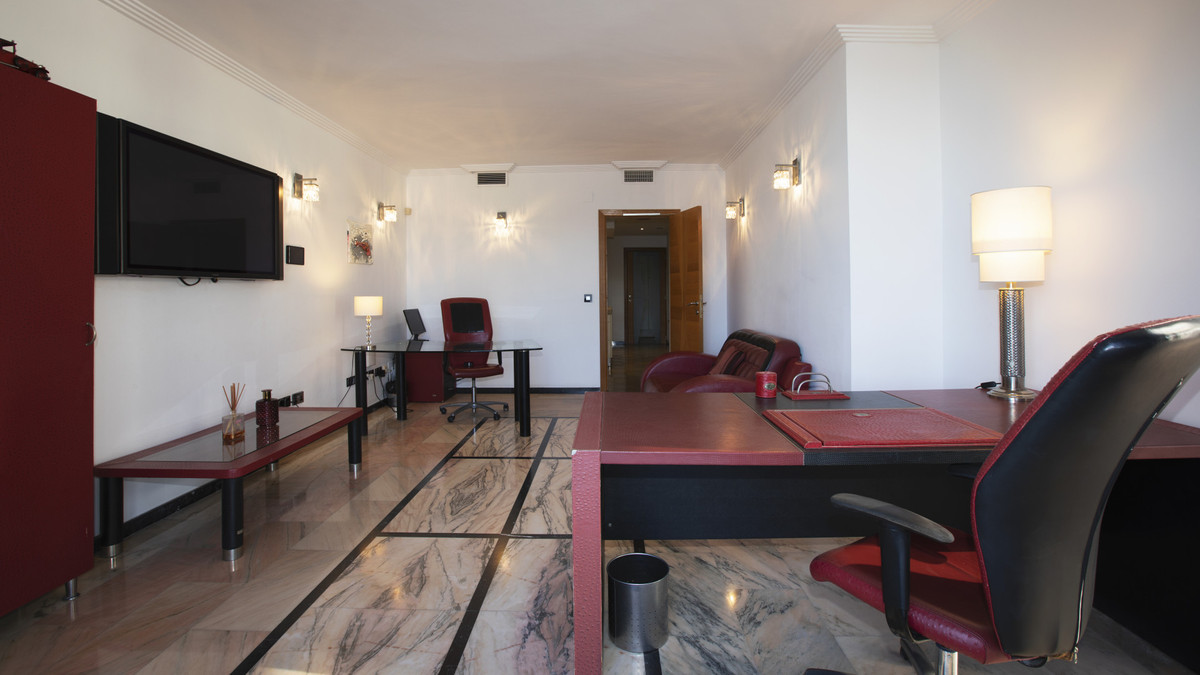 8 Bed Townhouse for sale in Artola Costa Del Sol, Málaga, Spain