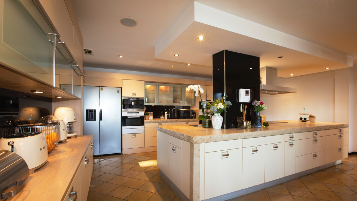 8 Bed Townhouse for sale in Artola Costa Del Sol, Málaga, Spain