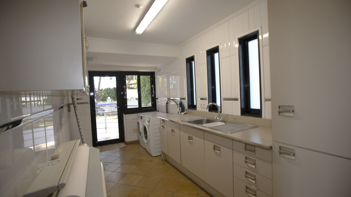 8 Bed Townhouse for sale in Artola Costa Del Sol, Málaga, Spain