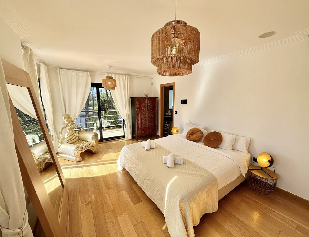 8 Bed Townhouse for sale in Artola Costa Del Sol, Málaga, Spain