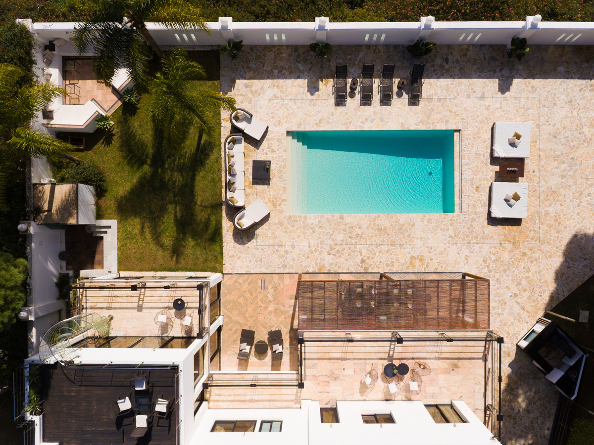 8 Bed Townhouse for sale in Artola Costa Del Sol, Málaga, Spain