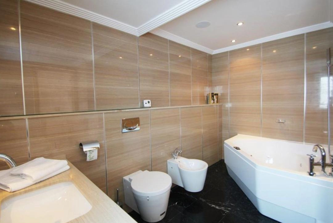 8 Bed Townhouse for sale in Artola Costa Del Sol, Málaga, Spain