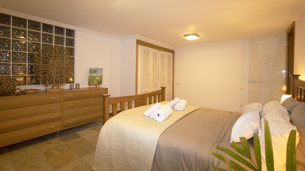 8 Bed Townhouse for sale in Artola Costa Del Sol, Málaga, Spain
