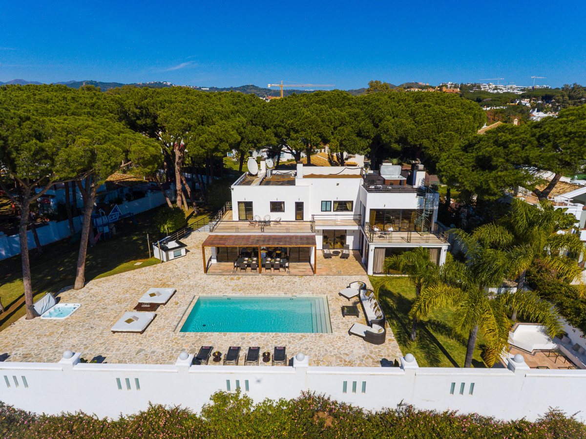 8 Bed Townhouse for sale in Artola Costa Del Sol, Málaga, Spain