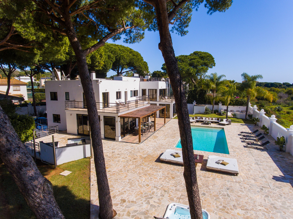 8 Bed Townhouse for sale in Artola Costa Del Sol, Málaga, Spain