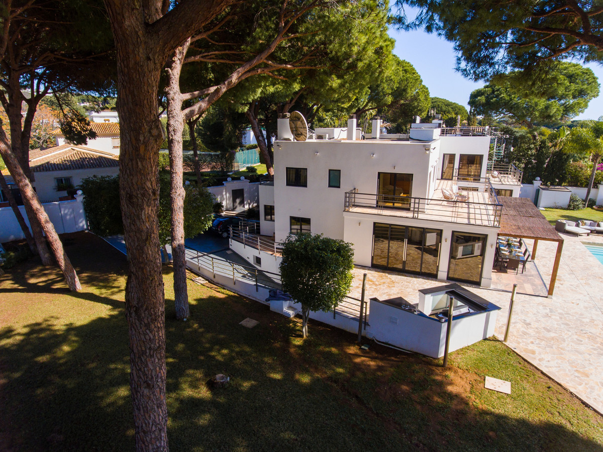 8 Bed Townhouse for sale in Artola Costa Del Sol, Málaga, Spain