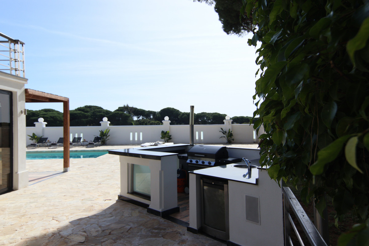 8 Bed Townhouse for sale in Artola Costa Del Sol, Málaga, Spain