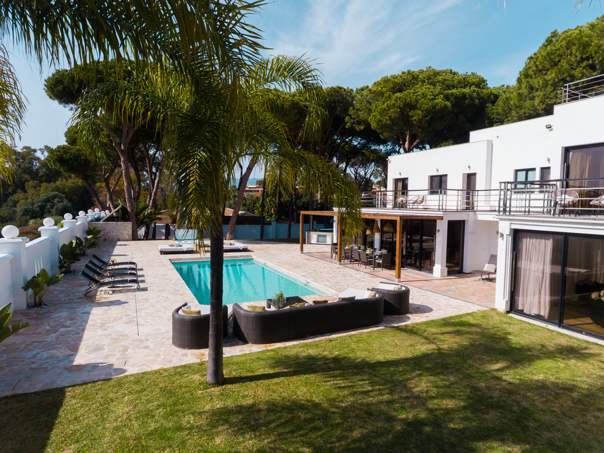8 Bed Townhouse for sale in Artola Costa Del Sol, Málaga, Spain