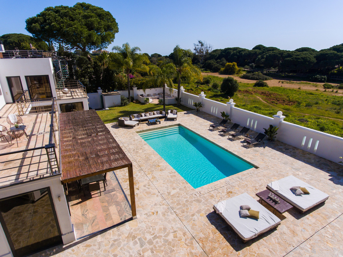 8 Bed Townhouse for sale in Artola Costa Del Sol, Málaga, Spain