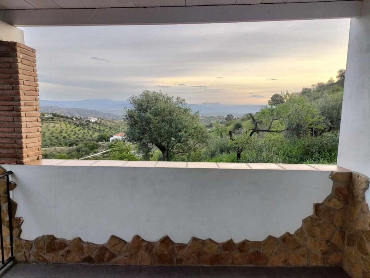 3 Bed Townhouse for sale in Coín Costa Del Sol, Málaga, Spain