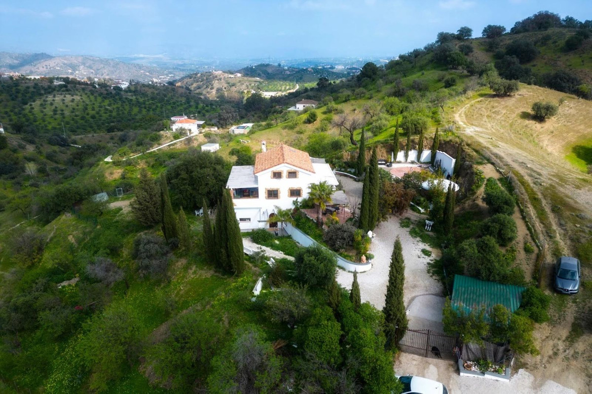 3 Bed Townhouse for sale in Coín Costa Del Sol, Málaga, Spain