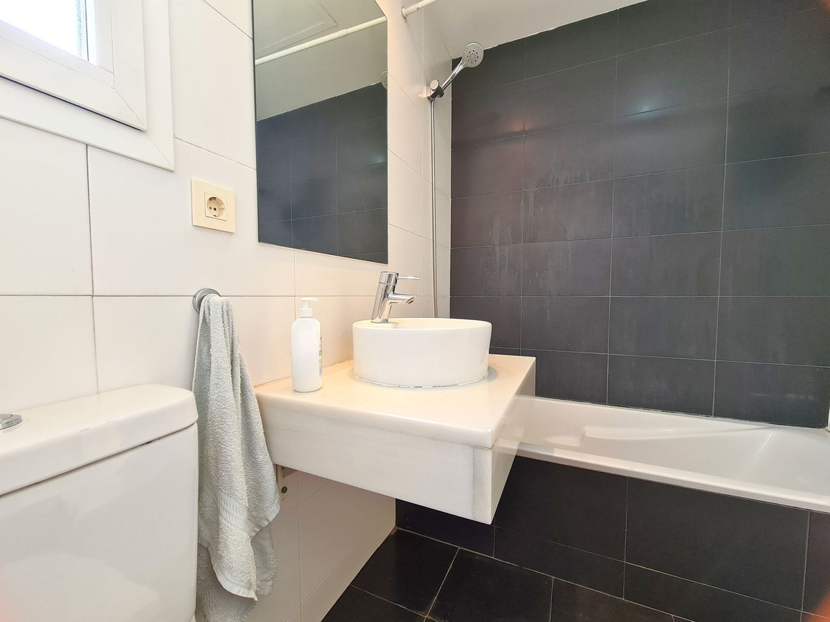 3 Bed Apartment for sale in Estepona Costa Del Sol, Málaga, Spain