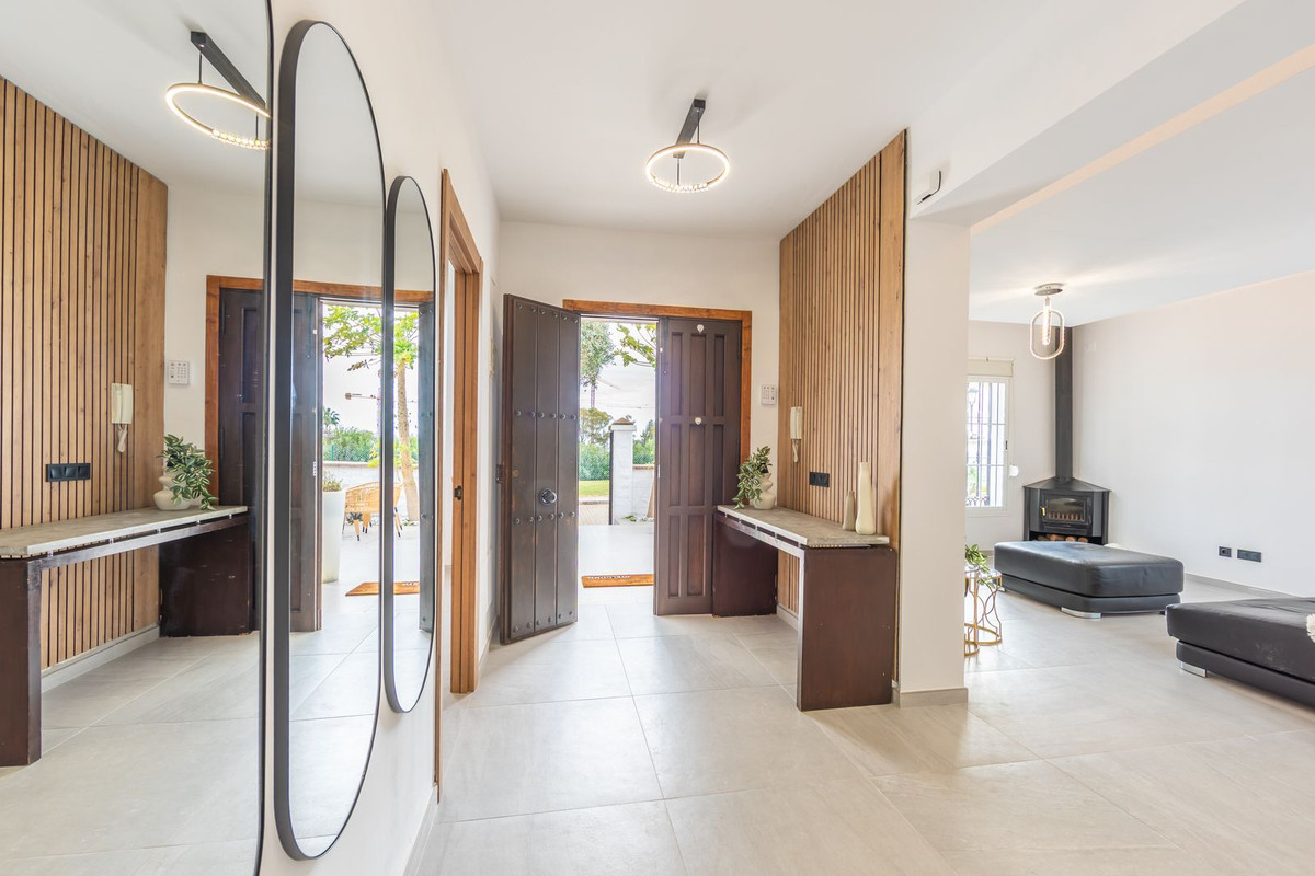 Se vende Villa - Chalet de 3 dormitorios en Costa Del Sol, Málaga, España