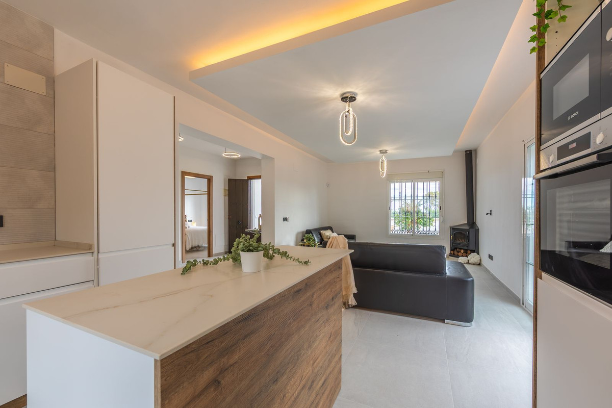 Se vende Villa - Chalet de 3 dormitorios en Costa Del Sol, Málaga, España