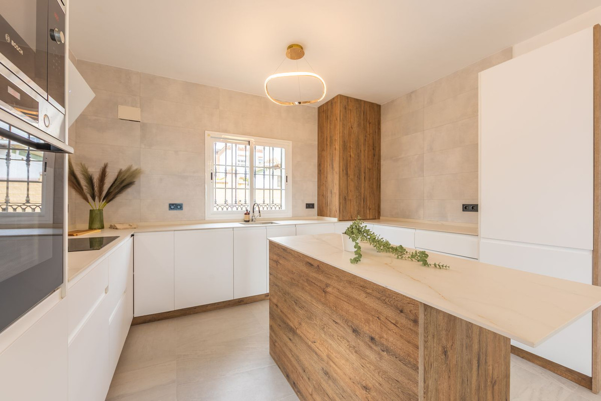 Se vende Villa - Chalet de 3 dormitorios en Costa Del Sol, Málaga, España